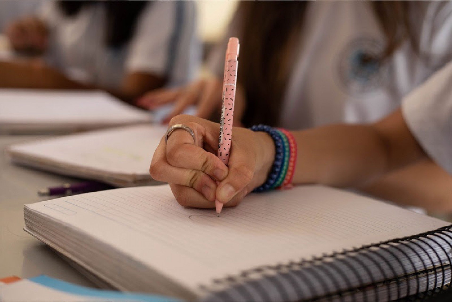 JC Educação: novo índice revela desafios no Ensino Médio; seletivas esportivas para novos talentos e Hackathon Universitário gratuito