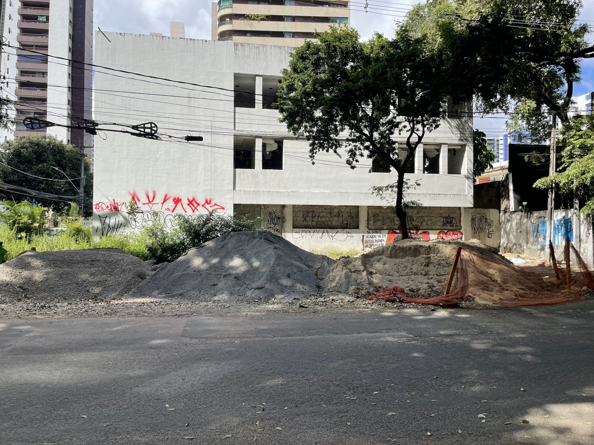 Voz do Leitor 05.11: Entulhos no Espinheiro