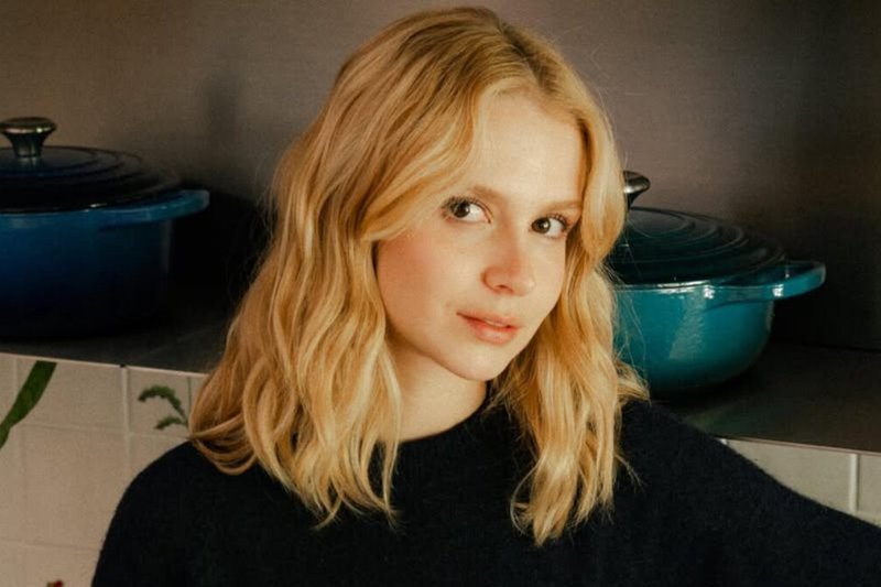 Isabella Scherer se explica após ser detonada nas redes sociais por oferecer vaga de auxiliar de cozinha com salário de R$ 1.800