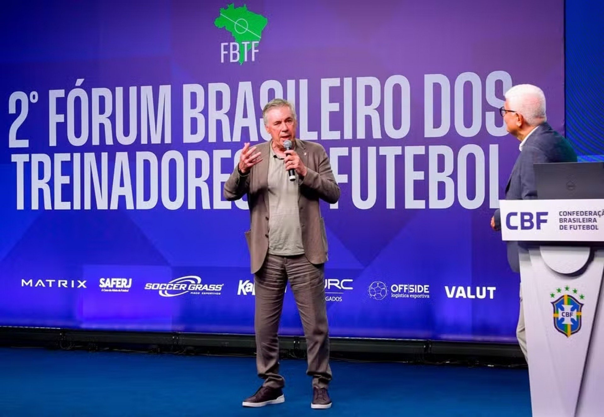 Ancelotti x Oswaldo de Oliveira: Entenda a polêmica entre os treinadores