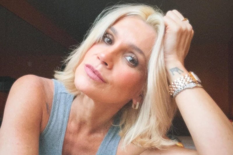 Flávia Alessandra surge de biquíni e corpão impressiona