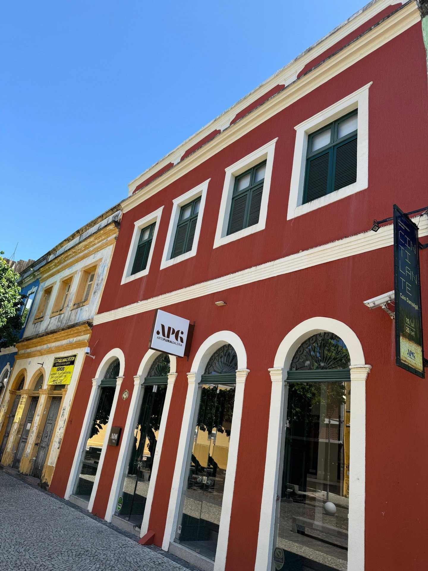 Literatura e arte conectadas em noite de lançamentos na Arte Plural Galeria