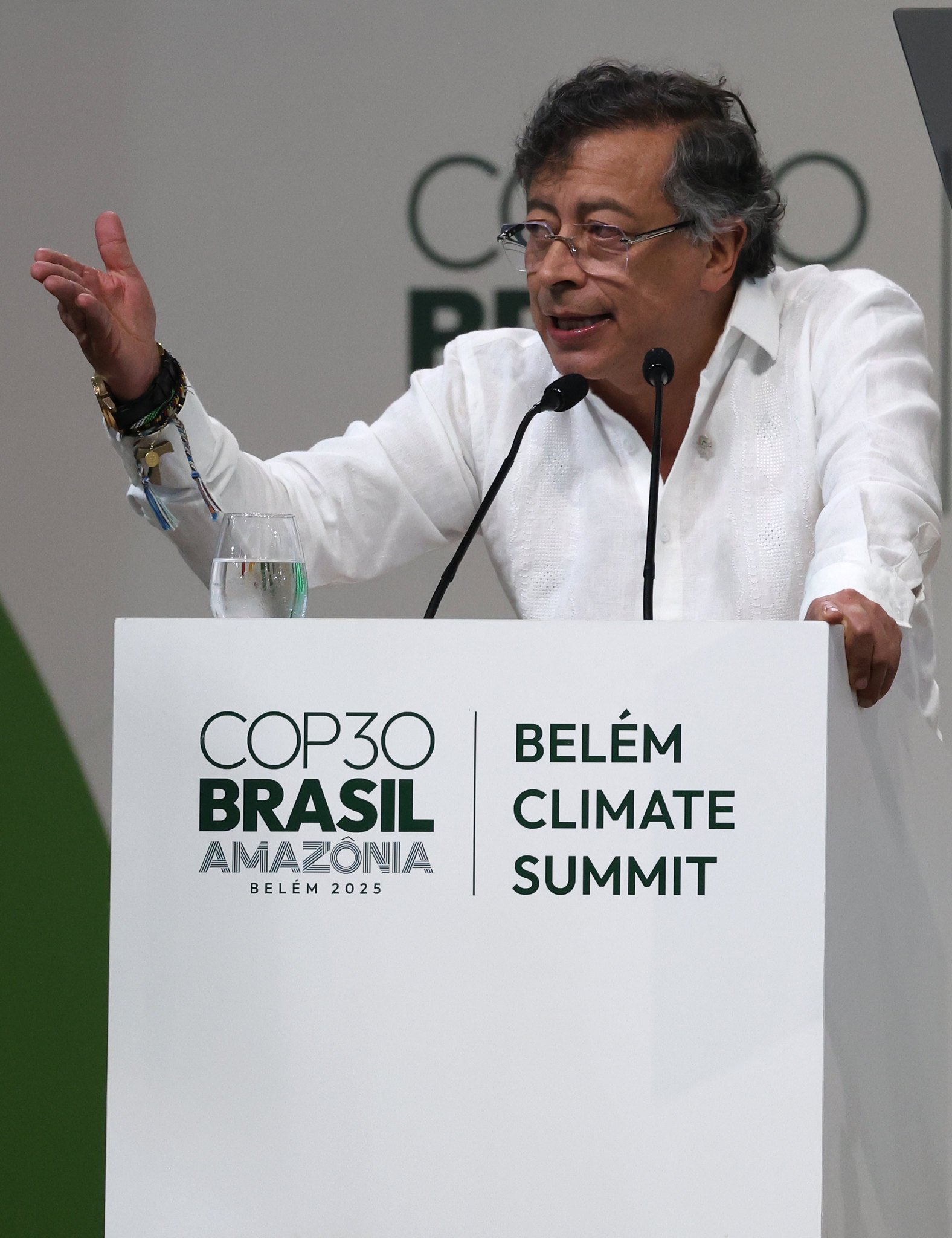 Na cúpula dos líderes Petro ataca ausência dos EUA e chama Trump de inimigo da humanidade