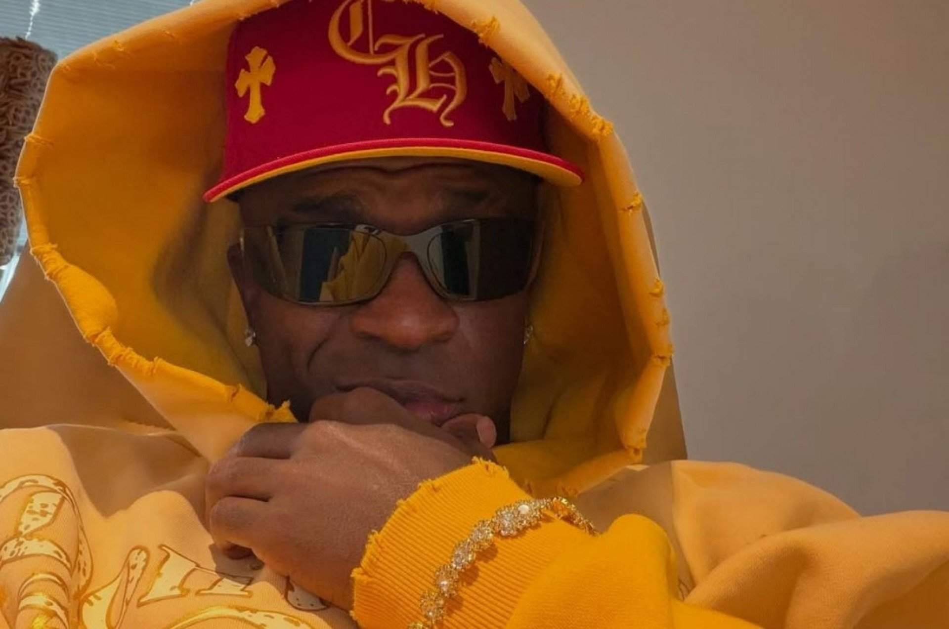 Após críticas sobre aparência, Vini Jr. se pronuncia: "Só queria jogar futebol"