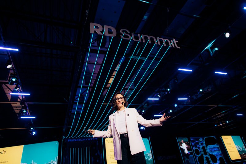 A jornalista Maria Prata destacou no RD Summit que as marcas precisam unir informação, emoção e propósito para construir relevância e confiança