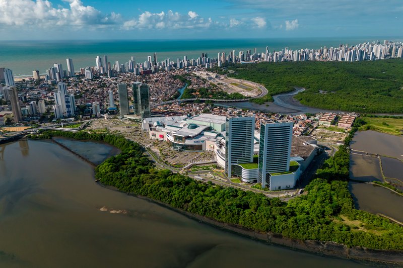 Reflorestamento no entorno do shopping RioMar Recife, promovido pelo Grupo JCPM, será apresentado como caso de referência em adaptação climática na COP30