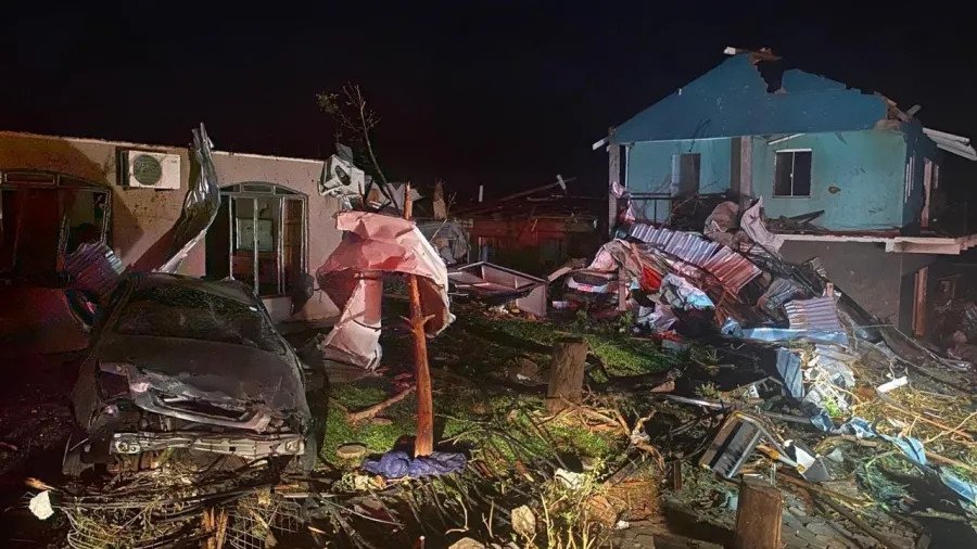 Tornado causa destruição e deixa 6 mortos e 432 feridos no Paraná; mais de mil pessoas estão desalojadas