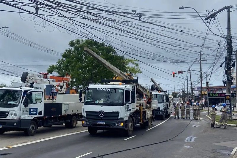 Ciclone causa danos em dez municípios gaúchos e 200 mil ficam sem luz