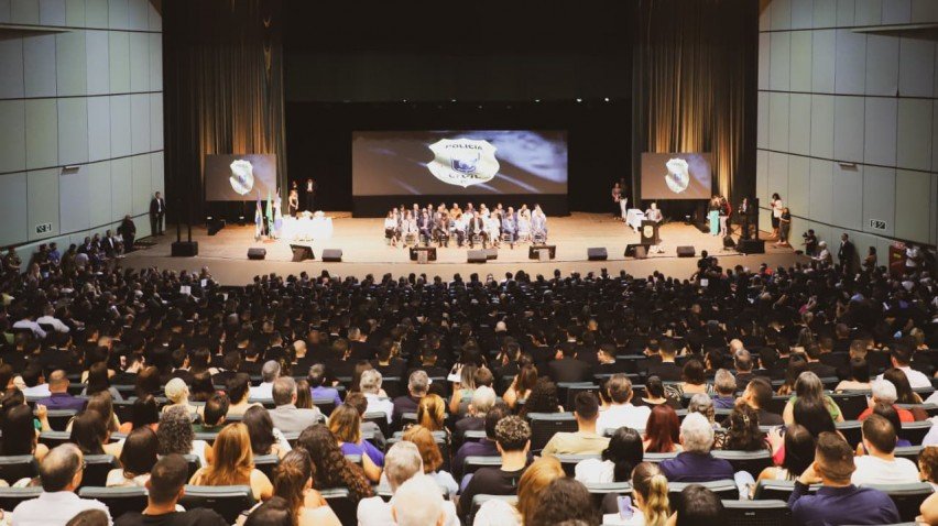 Polícia Civil de Pernambuco (PCPE) formou, nesta segunda-feira (10), 423 novos servidores, em cerimônia realizada no Centro de Convenções, em Olinda