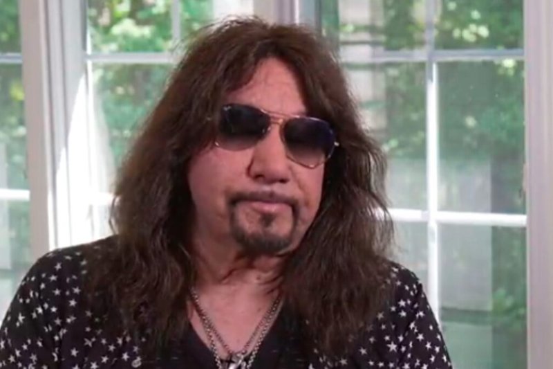 Revelada a causa da morte de Ace Frehley, guitarrista do KISS