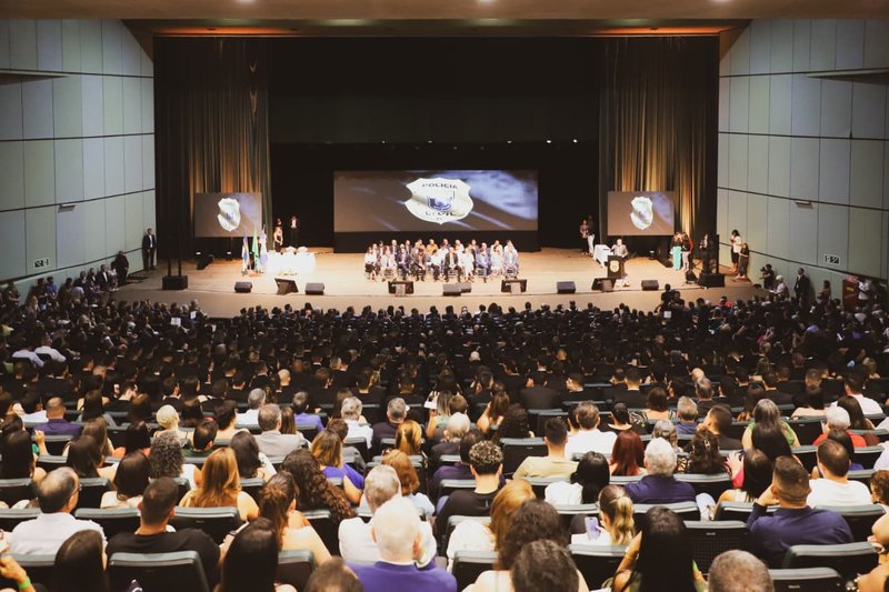 Polícia Civil de Pernambuco (PCPE) formou, nesta segunda-feira (10), 423 novos servidores, em cerimônia realizada no Centro de Convenções, em Olinda