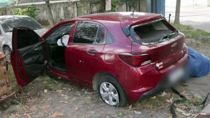 Motorista de aplicativo é assaltado e veículo é baleado durante troca de tiros 