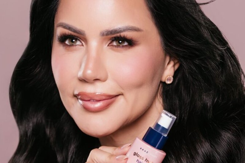 Braé e Bruna Tavares lançam collab que une tecnologia capilar e glamour em linha com brilho espelhado