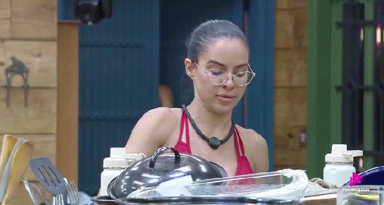 Briga dos ovos: Ray e Tàmires voltam a se desentender na cozinha de 'A Fazenda 17'