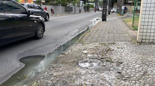 Extravasamento de esgoto nos Aflitos