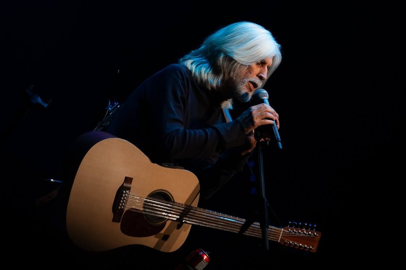 Oswaldo Montenegro traz ao Teatro Guararapes show da nova turnê: "O melhor da vida ainda vai acontecer"