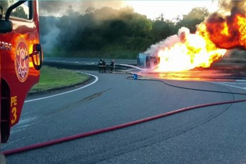 Acidente Fatal na PE009: A Tragédia que Comoveu Suape e a Importância da Segurança no Trânsito