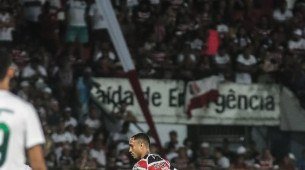 Imagem do zagueiro Eurico, do Santa Cruz