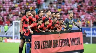 Imagem do time titular do Sport antes do vexame diante do Flamengo