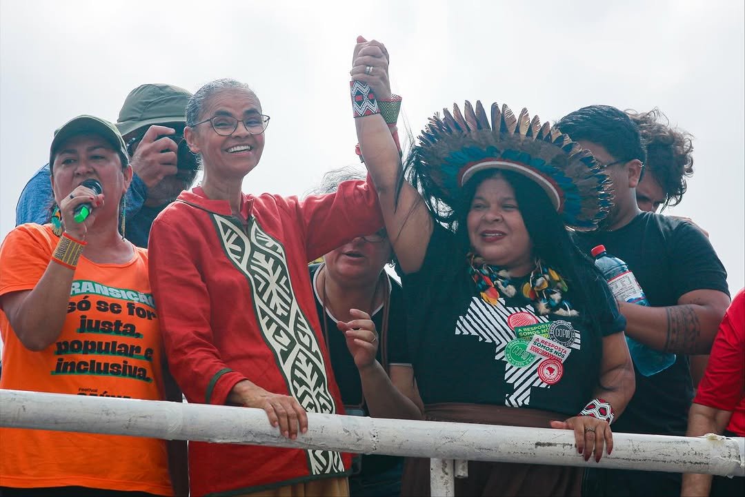 Protesto da Cúpula dos Povos em Belém reúne ministras Marina Silva e Sônia Guajajara
