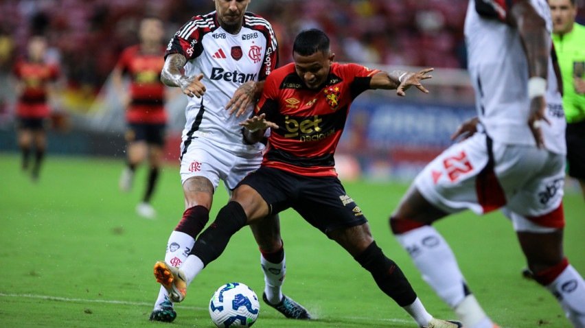Lance do jogo entre Sport x Flamengo pela atrasada 12ª rodada do Brasileirão