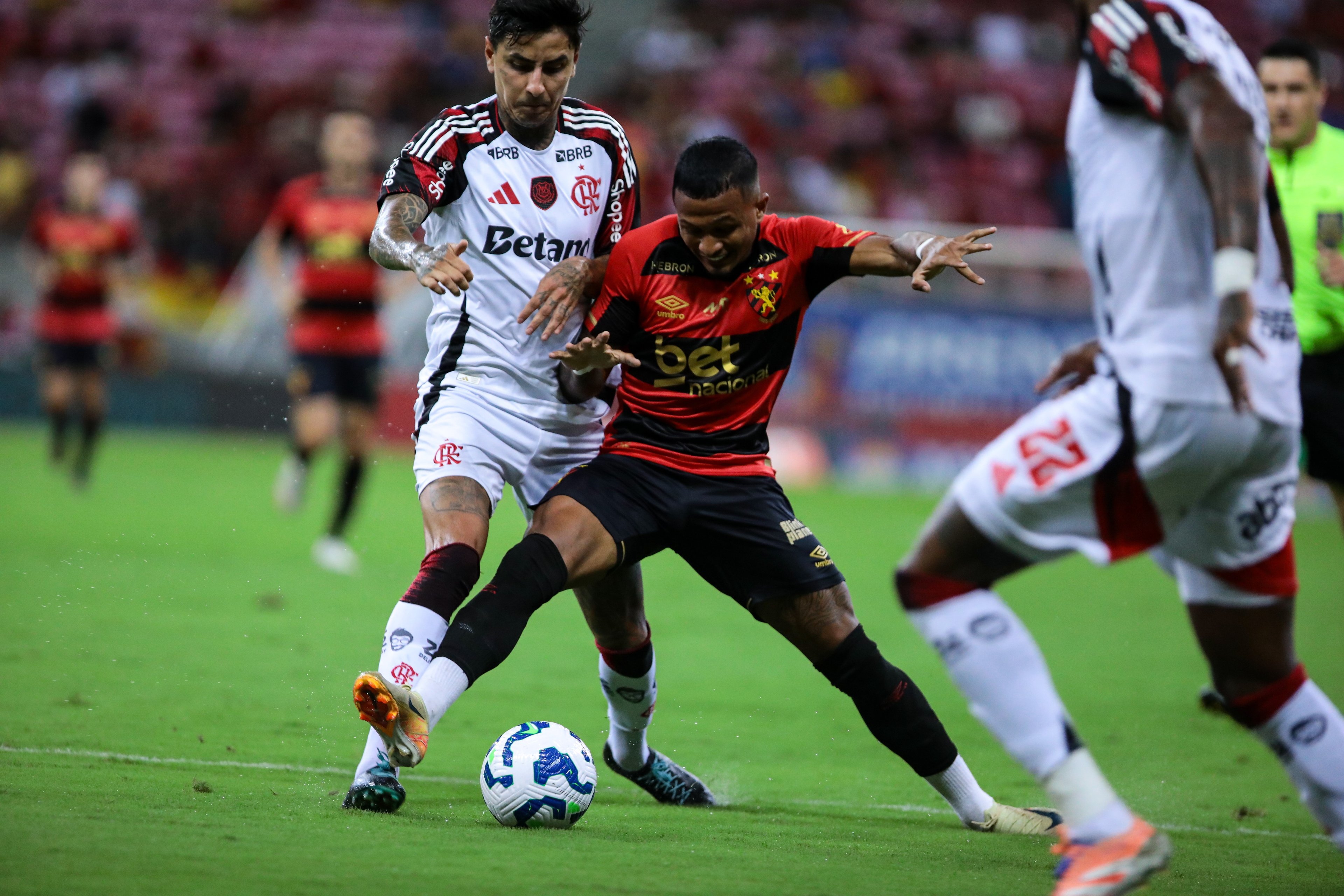 Sport é humilhado dentro e fora de campo, toma 5 do Flamengo e está rebaixado no Brasileirão