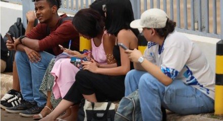 A partir de agora, 15h30, os participantes estão autorizados a deixar os locais de prova, mas sem levar o caderno de questões