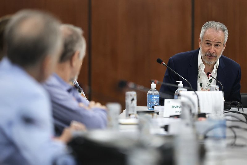 O presidente da COP30, André Corrêa do Lago, comenta os desafios da fase política da conferência, que começa nesta segunda (17)