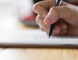 Estudantes escrevem a redação no primeiro dia de prova do SSA 3