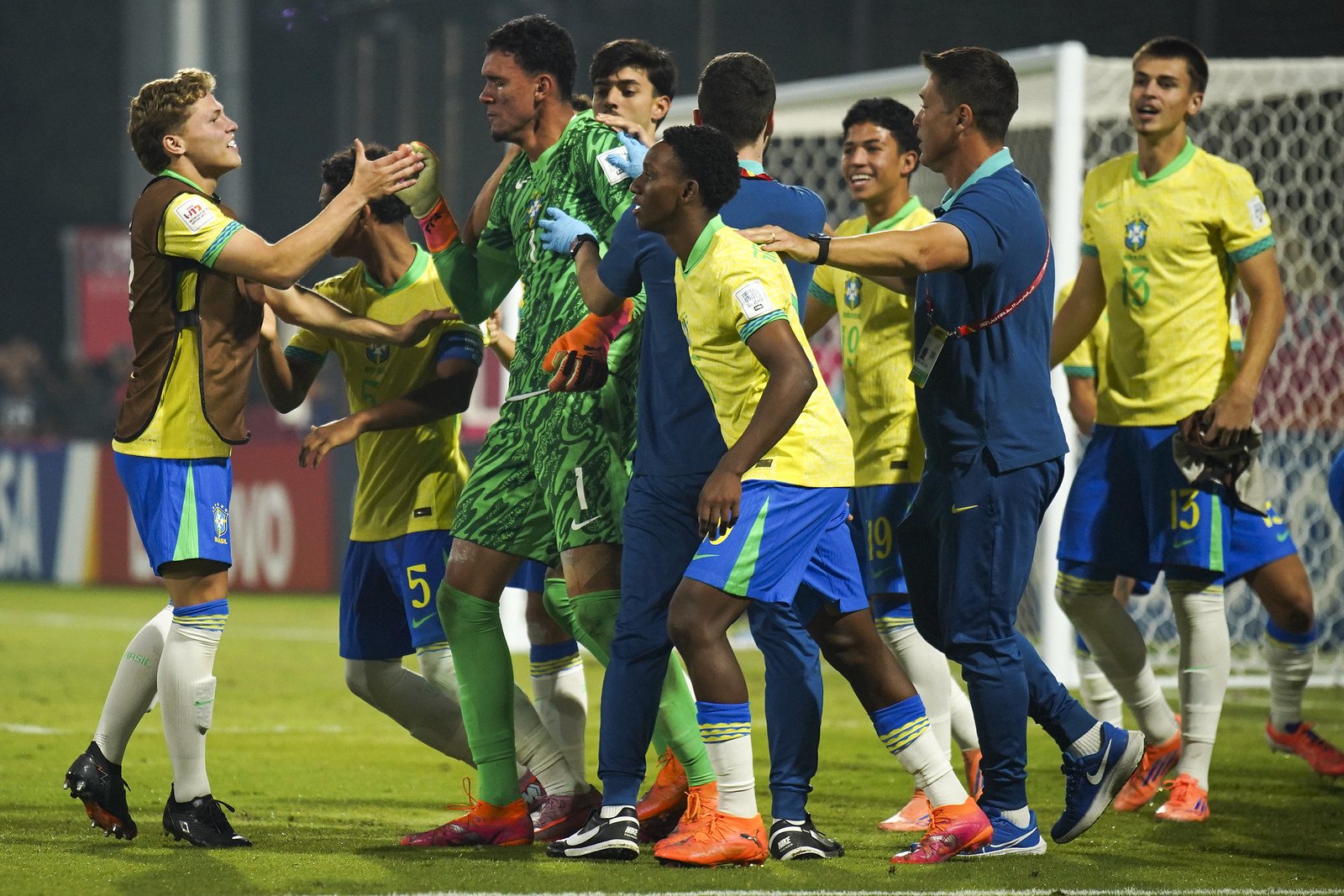 Brasil vence a França nos pênaltis e avança para as quartas de final da Copa do Mundo sub-17