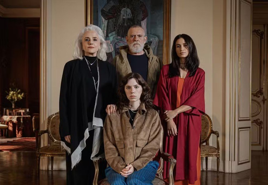 Netflix dá início às gravações de nova série estrelada por Marieta Severo, José de Abreu, Nanda Costa e Alice Wegmann