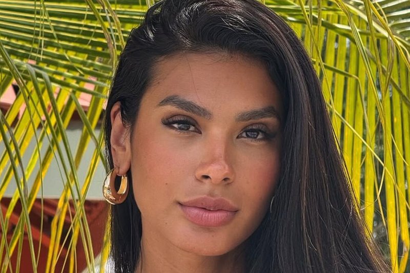 Pocah exibe novos registros de biquíni após término e compartilha reflexão nas redes