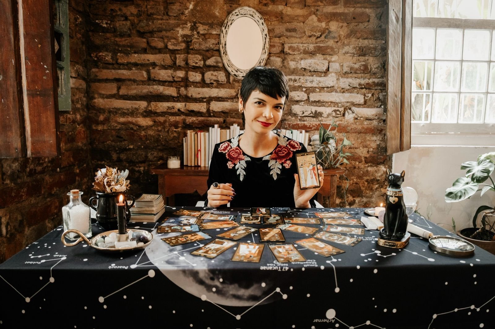 Cartomante e numeróloga impressiona torcedores ao acertar previsões sobre Santa Cruz, Náutico e Sport