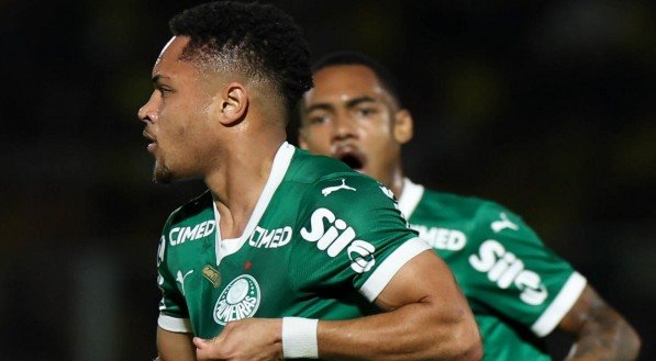 Vitor Roque, atacante do Palmeiras