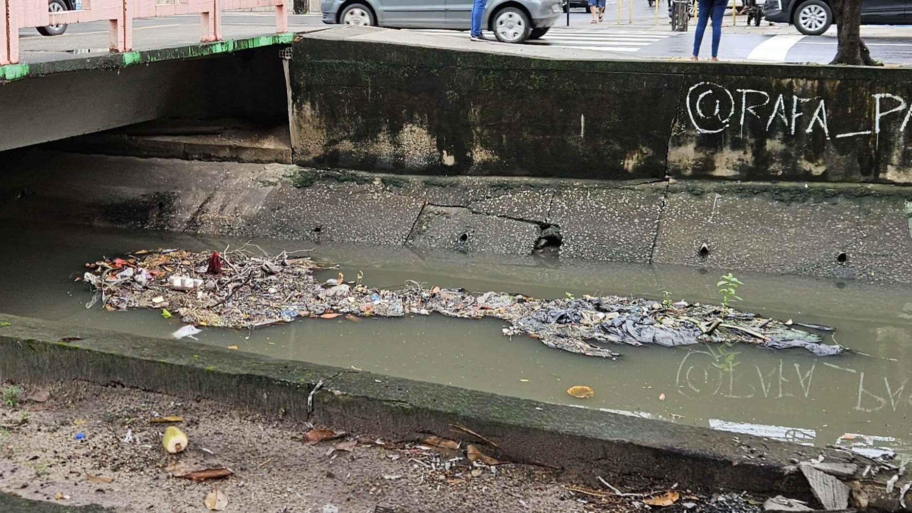 Voz do Leitor, 20/11: Sujeira acumulada no canal de Boa Viagem