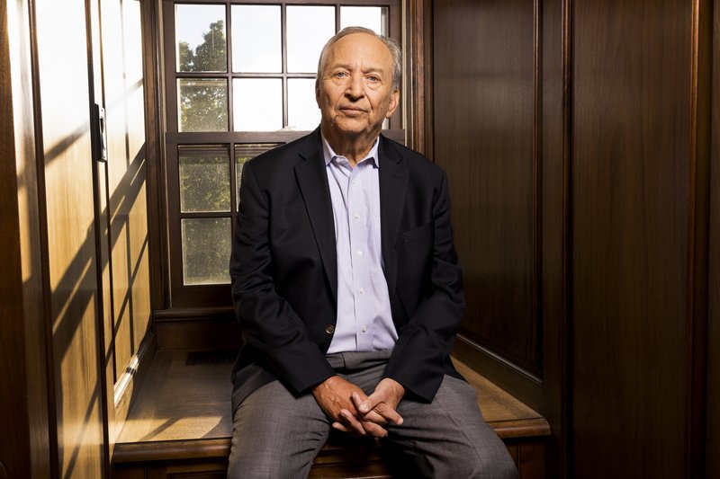 Ex-presidente da Universidade de Harvard entre 2001 e 2006, Lawrence Summers foi secretário do Tesouro durante o governo do presidente Bill Clinton (1993 - 2001)