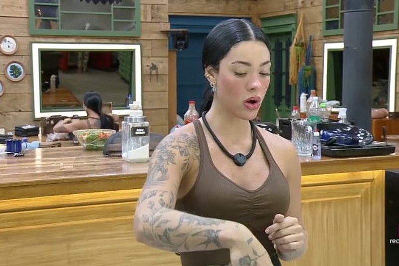 Rayane discute com Carol, Kathy e Tàmires