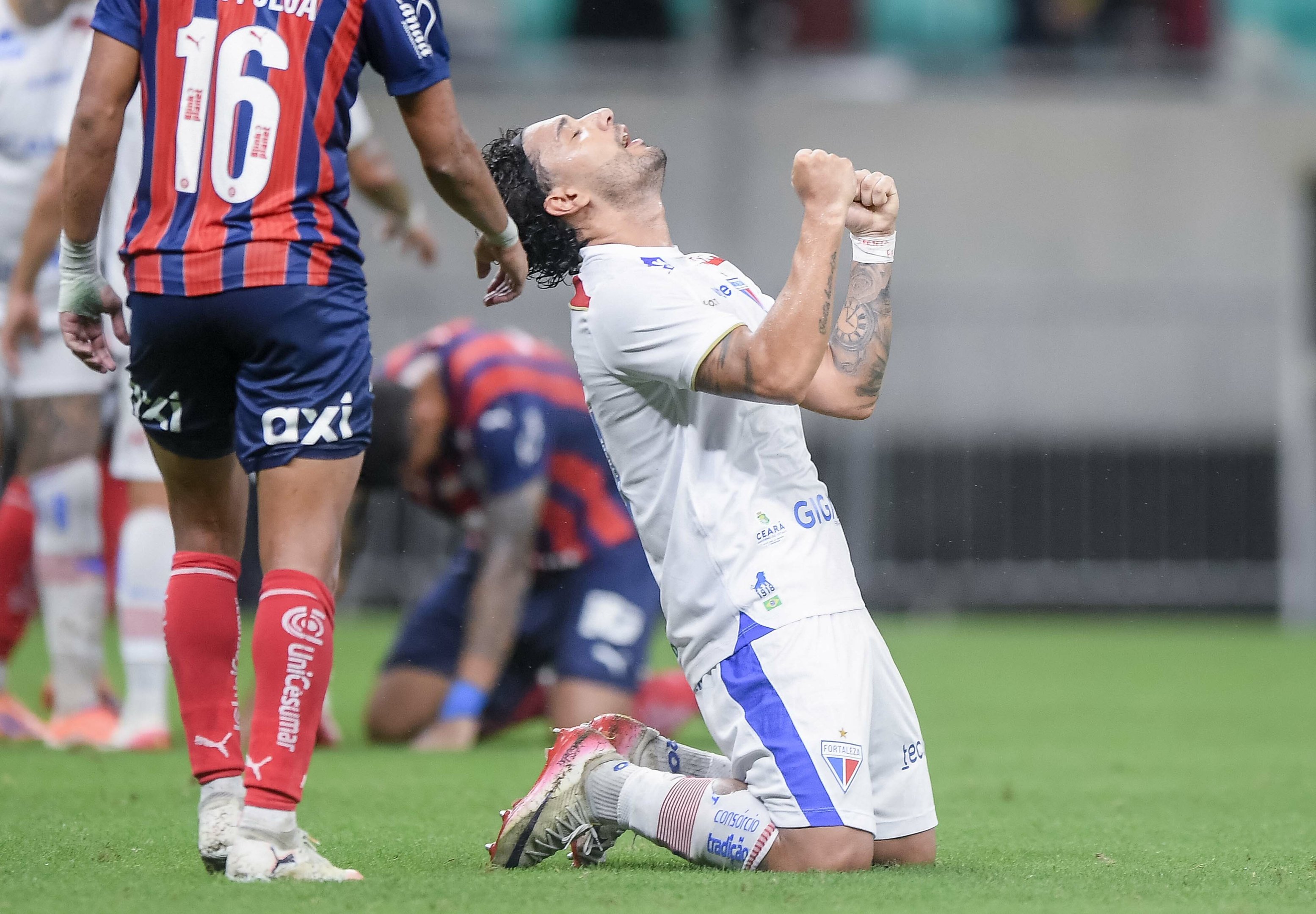 Fortaleza vence Bahia e ganha esperança na luta contra o rebaixamento no Brasileirão