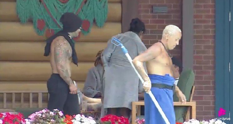 Wallas rebate provocações de Carol e clima esquenta antes da 9ª Roça de A Fazenda 17