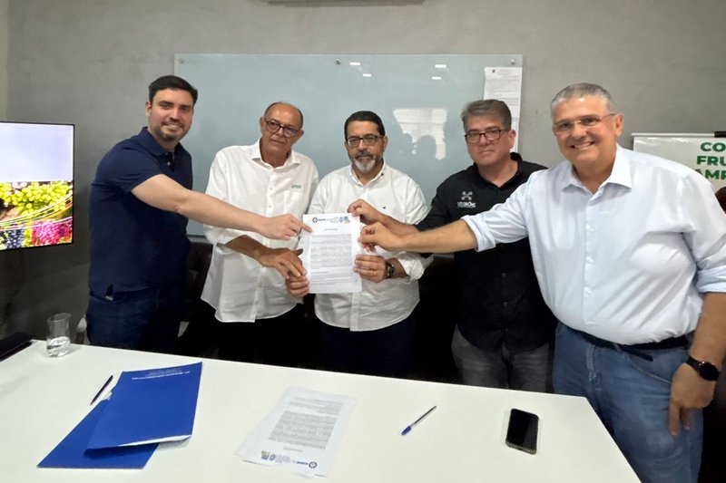 Pacto pelo Agro avança e firma protocolo com o setor de frutas do Vale do São Francisco para retomar exportações por Suape