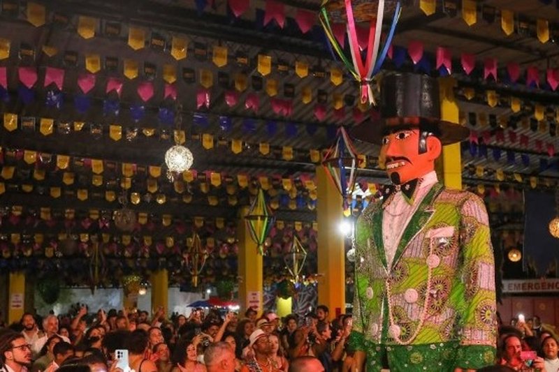 Paço do Frevo exibe o documentário 'O Homem do Fraque Verde', que aborda a história do gigante O Homem da Meia-Noite