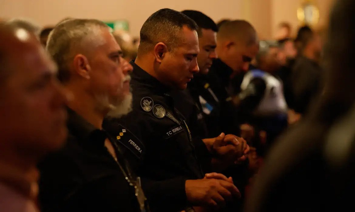 Sobe para 5 o número de policiais mortos em megaoperação no Rio