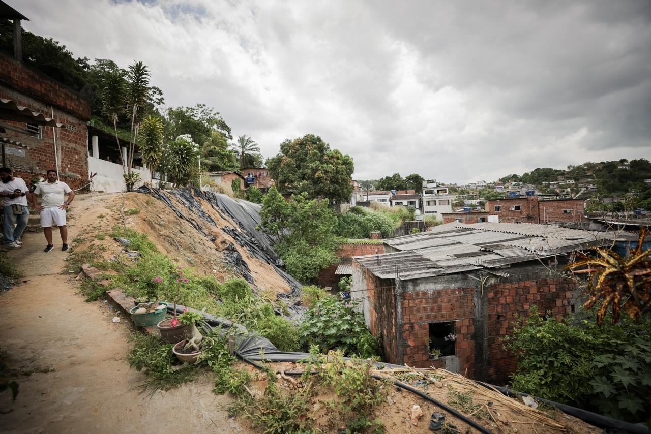 Prefeitura do Recife assina ordem de serviço de R$ 2 milhões para contenção de encosta