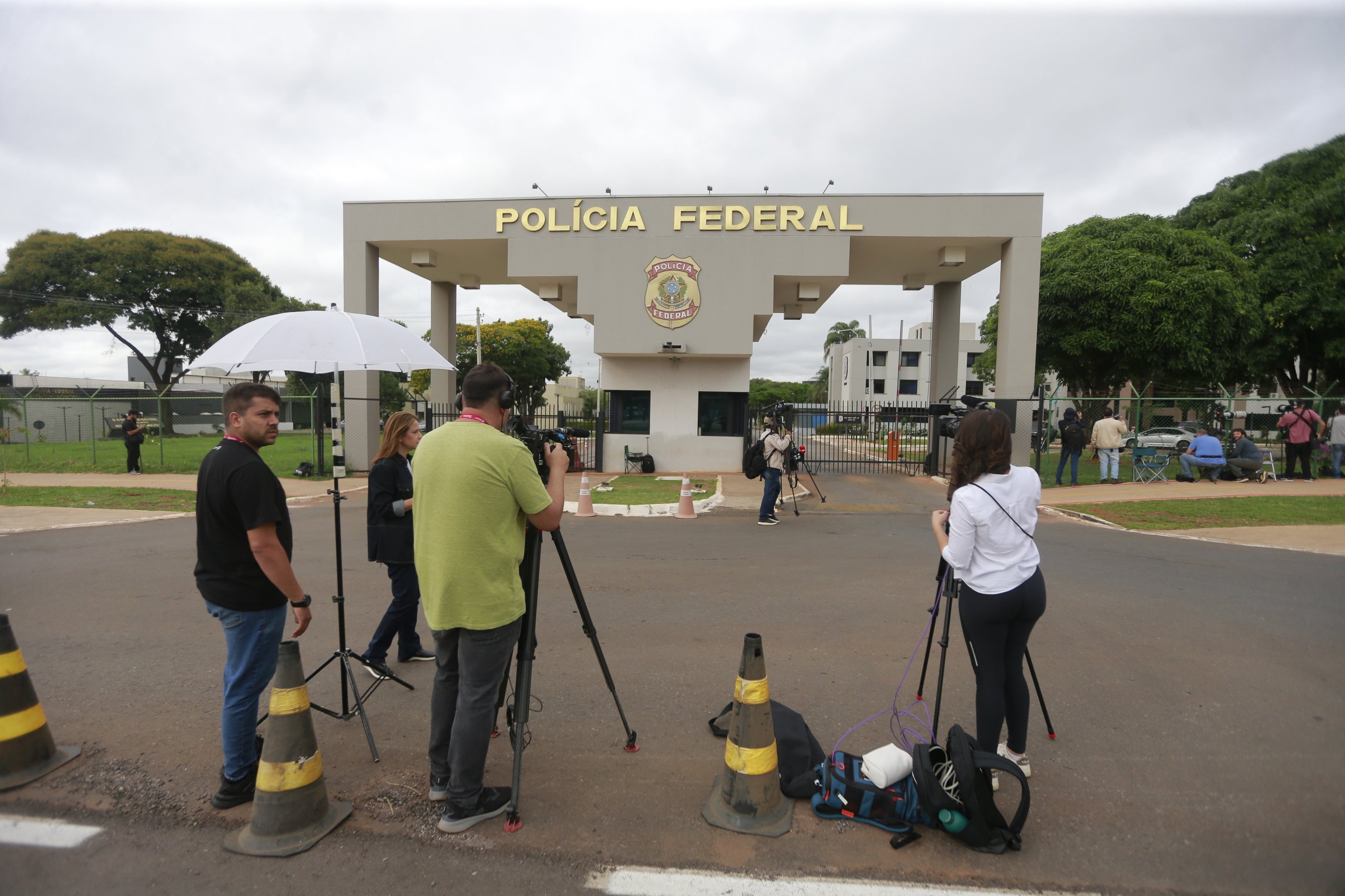 Imprensa mundial noticia a prisão do ex-presidente Jair Bolsonaro