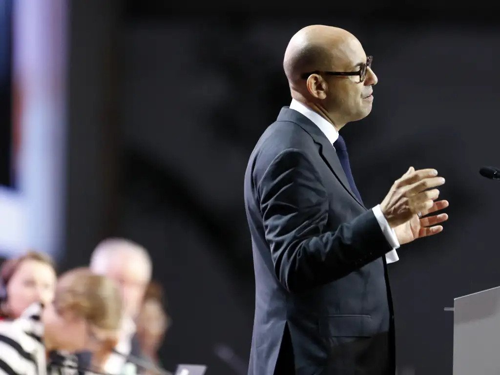 COP30: Em fala final, Stiell lamenta frustração sobre combustíveis fósseis, mas vê direção correta