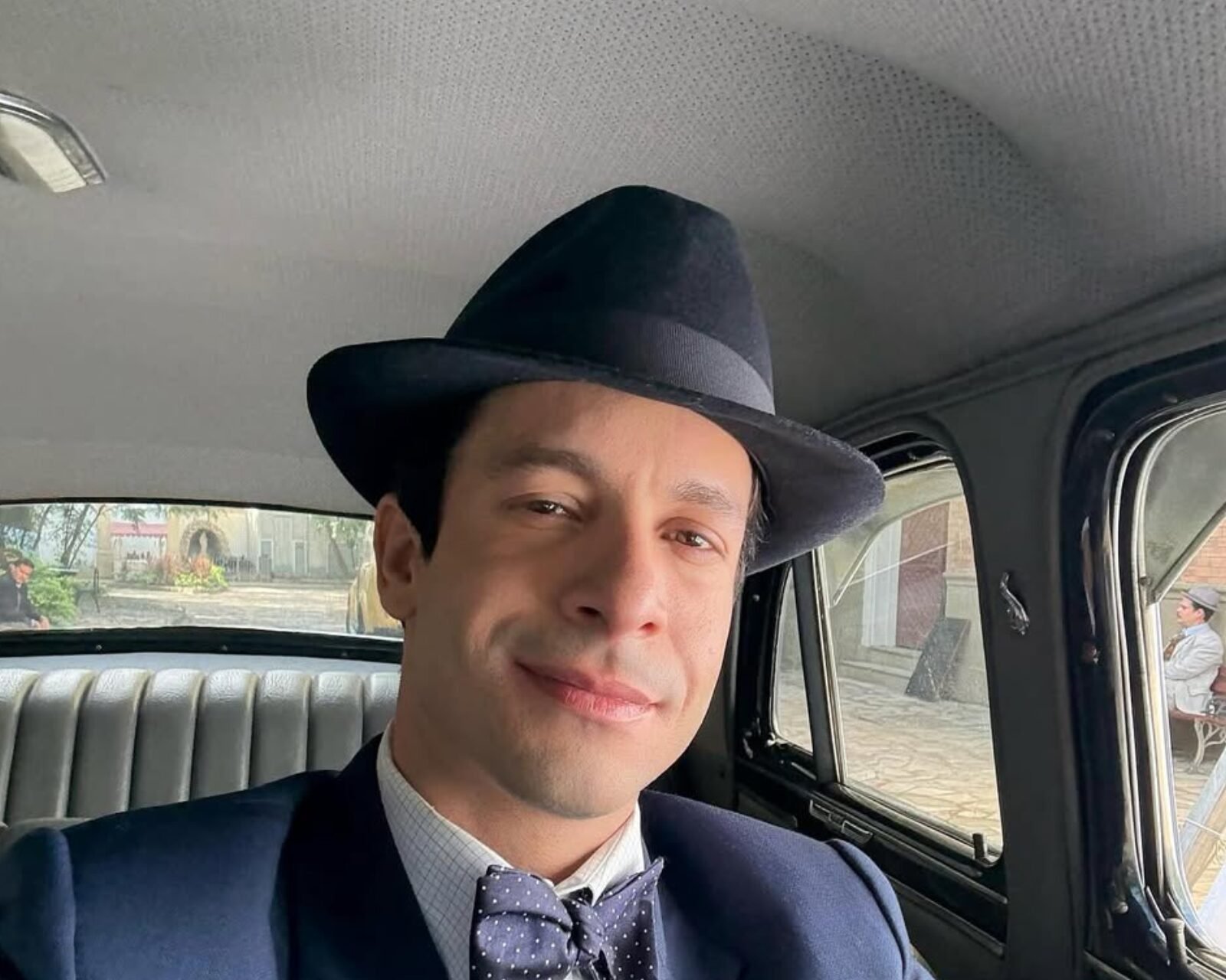 Rainer Cadete surge pelado em fotos e anima seguidores: ‘Delícia’