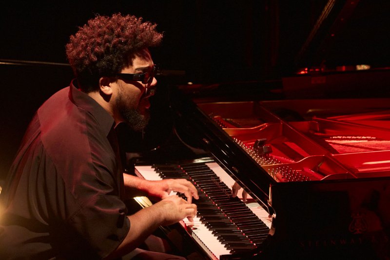 Amaro Freitas faz show solo e intimista no Recife