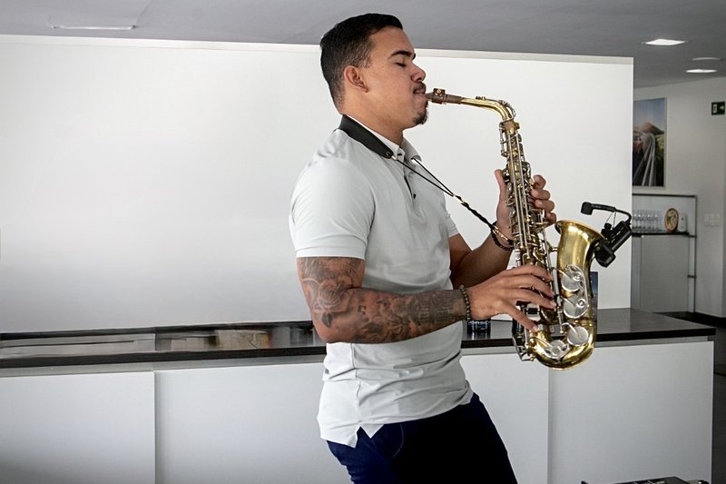 Imagem de Guilherme Sax, artista que promove o evento
