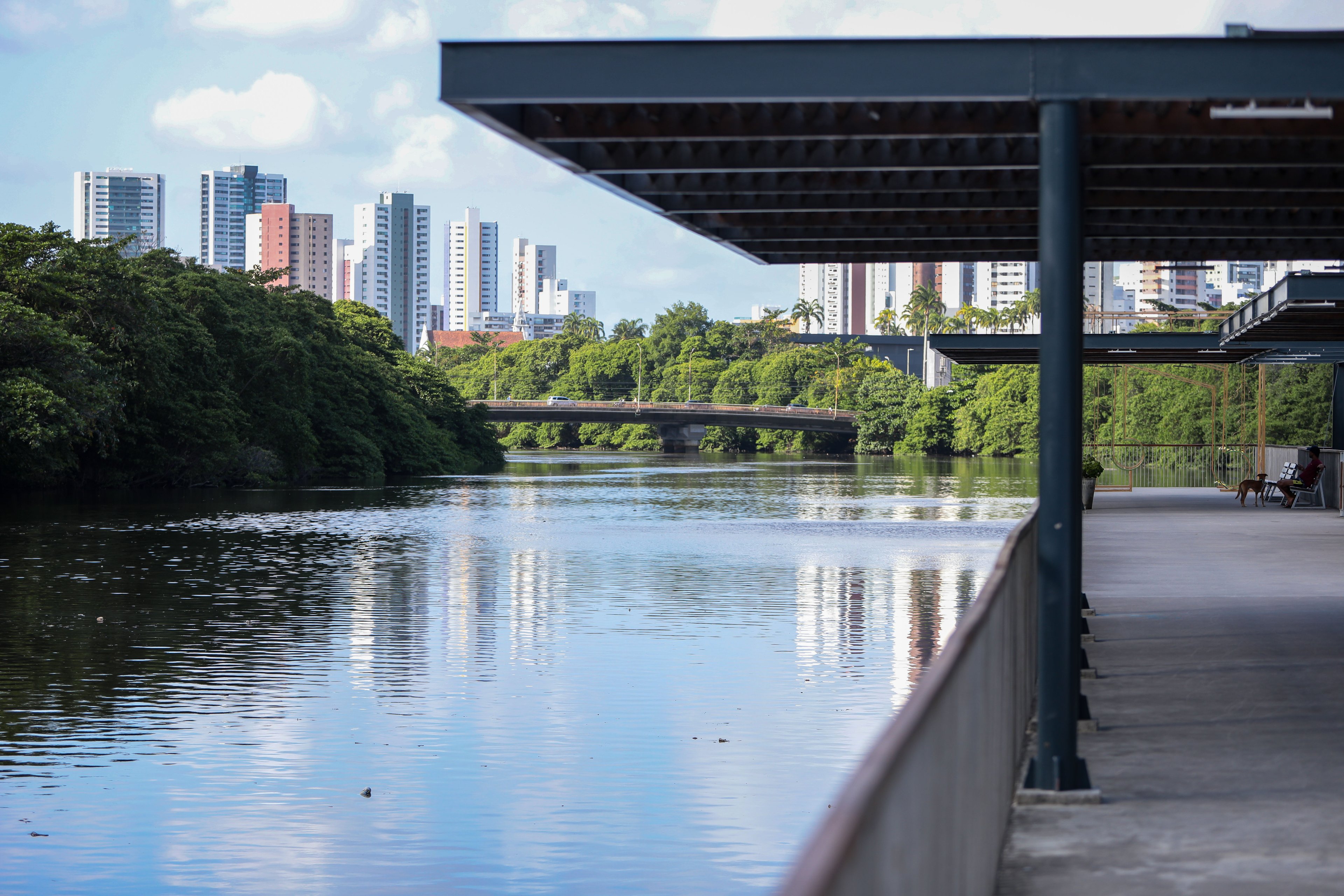 Concerto flutuante é atração no Rio Capibaribe