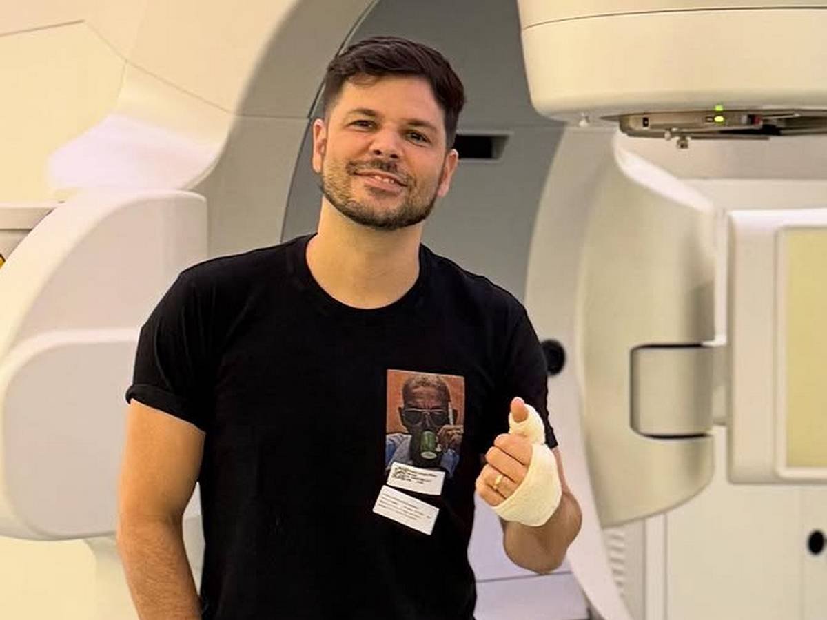 Ex-apresentador da Globo comove ao revelar marco no tratamento do câncer: “Isso cura”